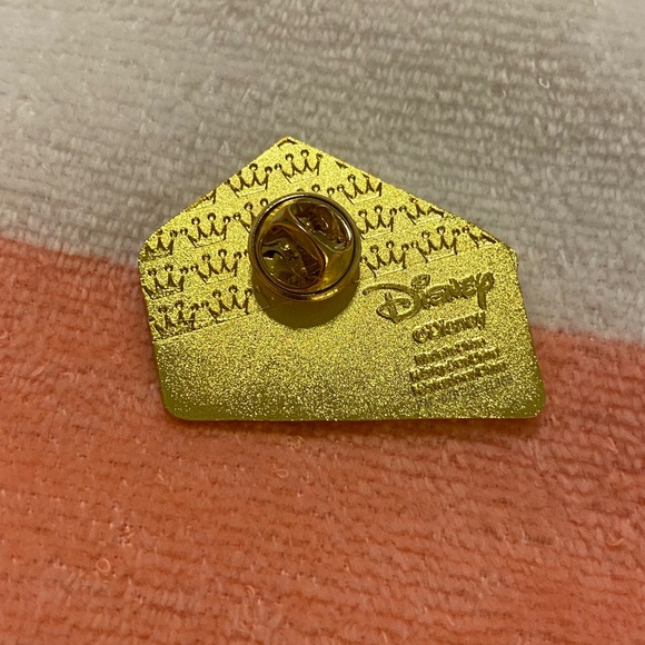 Loungefly Disney Princess Slice of cake mystery pin blind box
(OPENED) - Picture 4 of 6